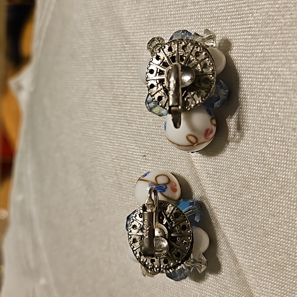 Vintage Coro Art Glass Bead, Crystal, Milk Glass Cluster Clip Earrings - Picture 4 of 4